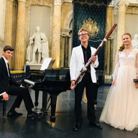 Выступление юных музыкантов в Тронном зале Королевского дворца Стокгольма