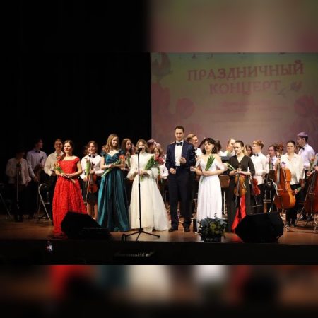 В Международный женский день, 8 марта, в Одинцово состоялся концерт Одинцовского молодежного оркестра п/у Дмитрия Михновича