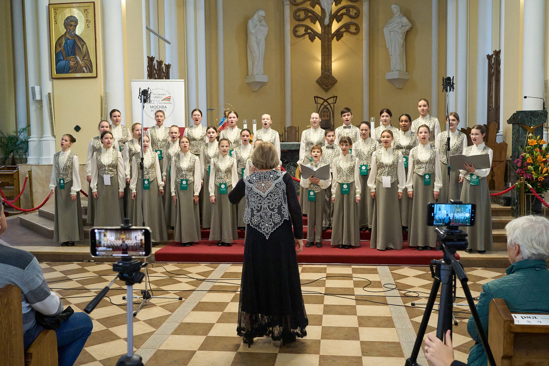 Фотографии с концерта в Римско-католическом соборе, предоставленные фондом «Искусство добра»