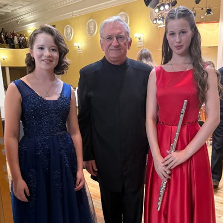 Аплодировали стоя