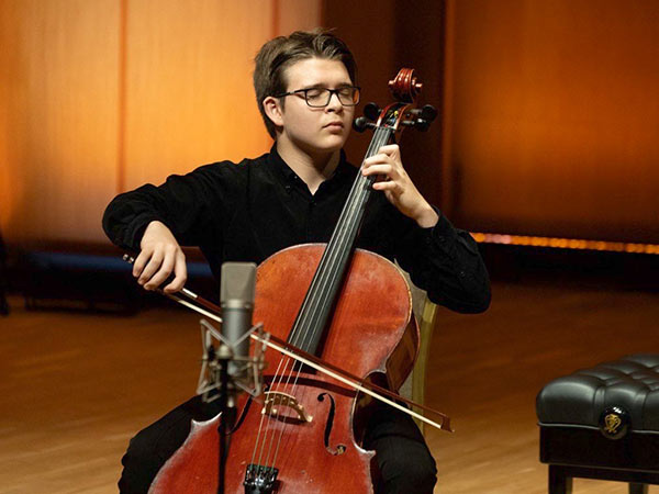 Из каких городов солисты концерта-открытия фестиваля «Москва встречает друзей»?