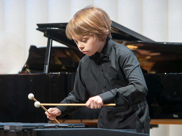 Из каких городов солисты концерта-открытия фестиваля «Москва встречает друзей»?