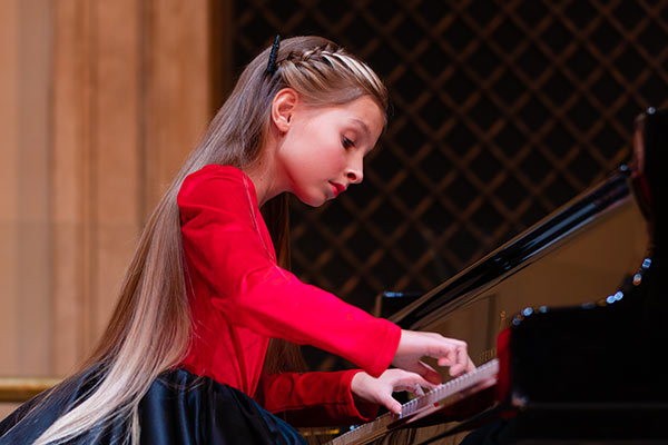 Концерт среди скульптур