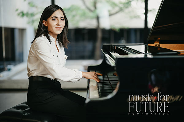 Концерт среди скульптур