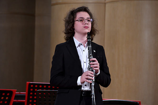 Концерт среди скульптур