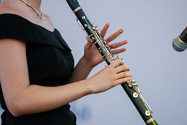 В Новотроицке воспитанники Фонда В. Спивакова украсили фестиваль уличного кино