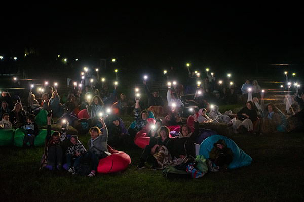 В Новотроицке воспитанники Фонда В. Спивакова украсили фестиваль уличного кино
