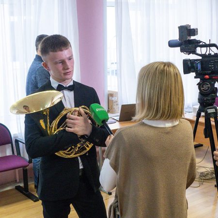 Герман Яковлев из Брянска получил от Фонда Владимира Спивакова новую валторну