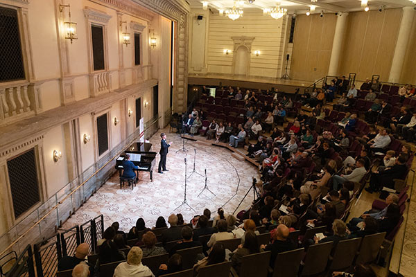 Выкладываем фотографии с концерта в Большом театре