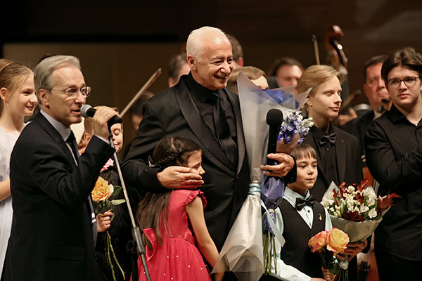 Публикуем фотографии концерта-открытия XXII фестиваля «Москва встречает друзей»