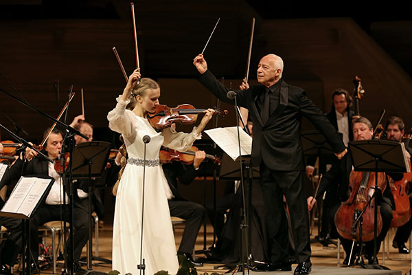 Публикуем фотографии концерта-открытия XXII фестиваля «Москва встречает друзей»