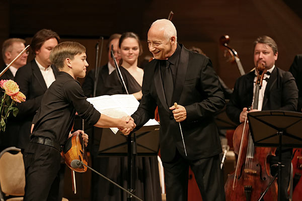 Публикуем фотографии концерта-открытия XXII фестиваля «Москва встречает друзей»