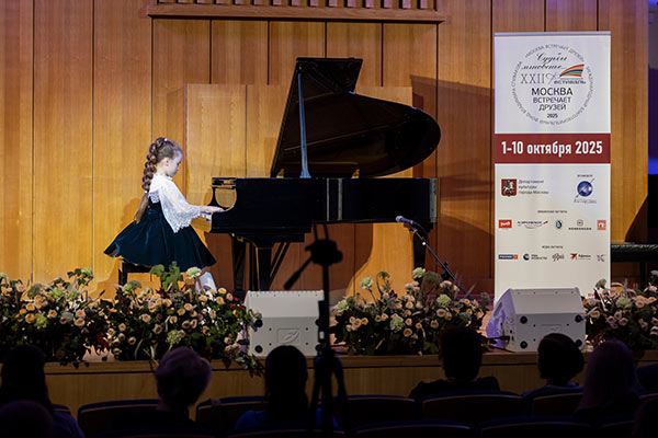 Публикуем фотографии с концерта в Музее музыки, который состоялся 2 октября