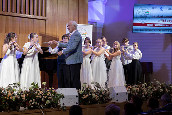 Публикуем фотографии с концерта в Музее музыки, который состоялся 2 октября