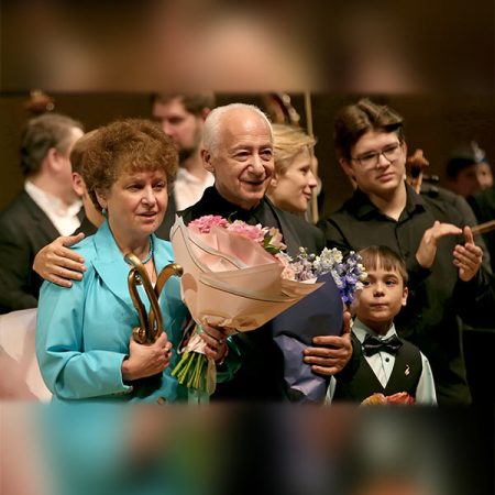 Ещё одно важное событие концерта-открытия фестиваля «Москва встречает друзей», которое мы никак не можем обойти стороной — это вручение приза «Милосердие»