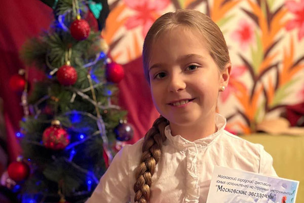 Вручили сладкие подарки детям