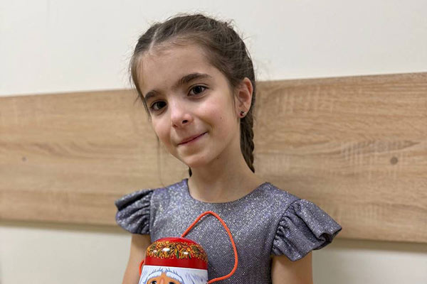 Вручили сладкие подарки детям