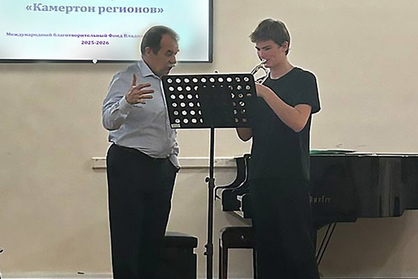 «Камертон регионов» в Санкт-Петербурге начался не с концерта, а мастер-классов Заслуженного артиста РФ, профессора РАМ им. Гнесиных Владимира Пушкарева