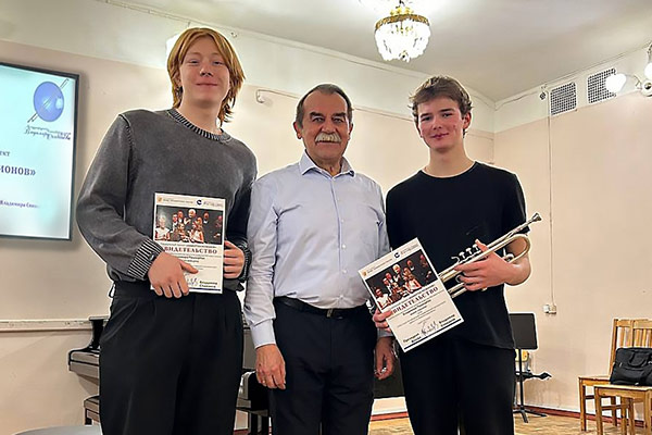 «Камертон регионов» в Санкт-Петербурге начался не с концерта, а мастер-классов Заслуженного артиста РФ, профессора РАМ им. Гнесиных Владимира Пушкарева